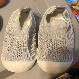 toddler Lightweight Slip-On Knit Sneakers in Light Gray